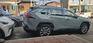 Toyota RAV4 2022 Green