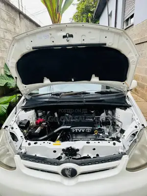 Toyota Platz 2005 White