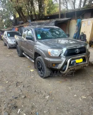 Photo - Toyota Tacoma 4dr Double Cab 2016 Gray