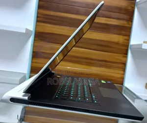 Photo - New Laptop Dell Alienware X17 R1 16GB Intel Core I7 SSD 512GB