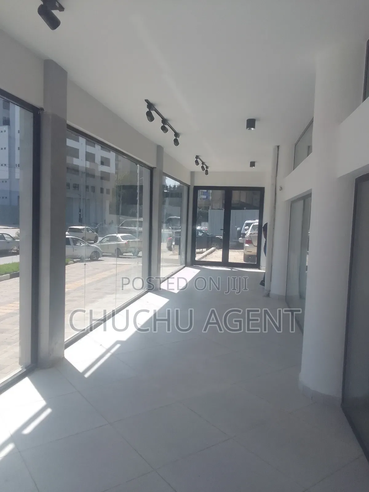 Showrooms Rent or Office