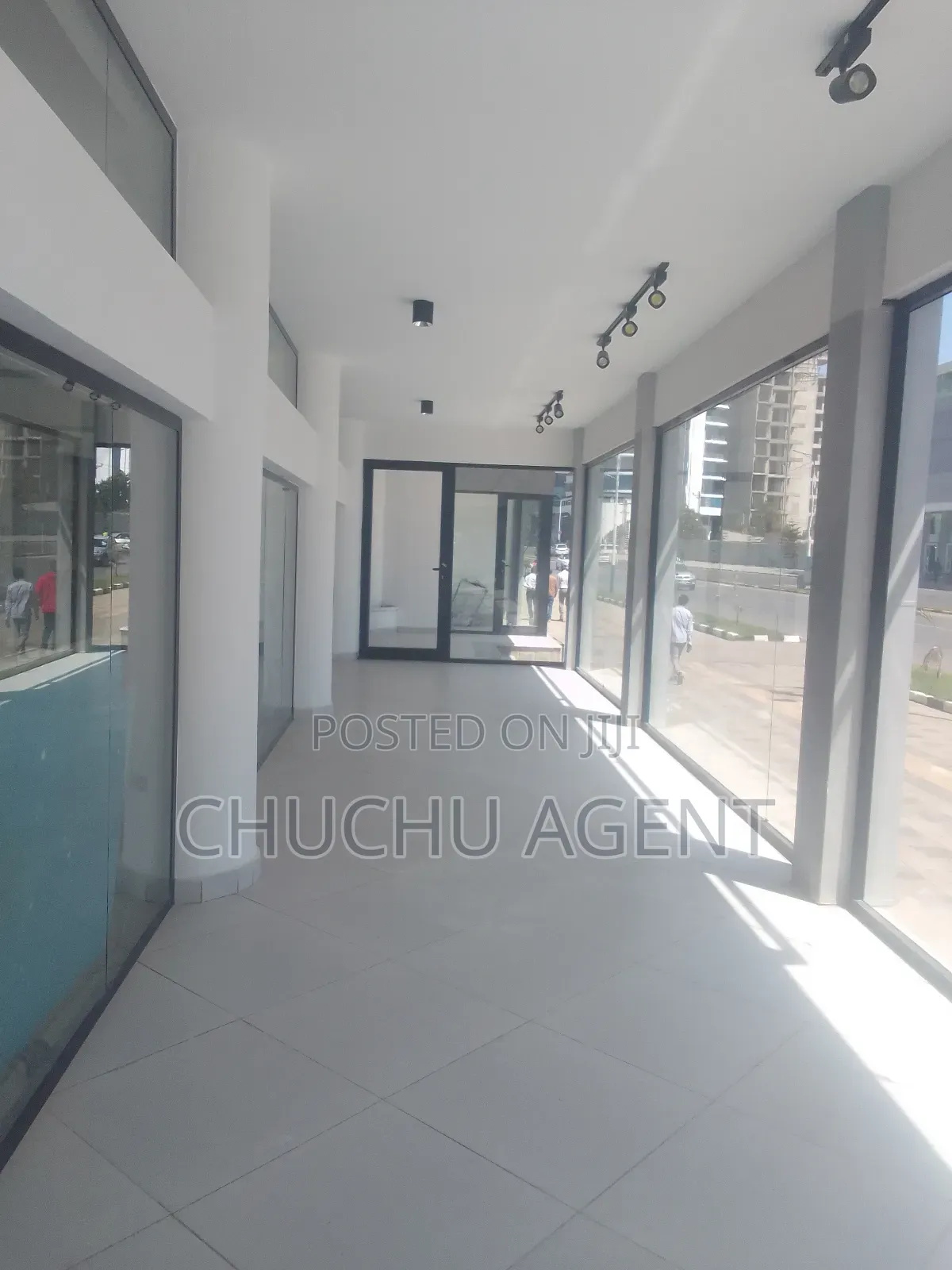 Showrooms Rent or Office