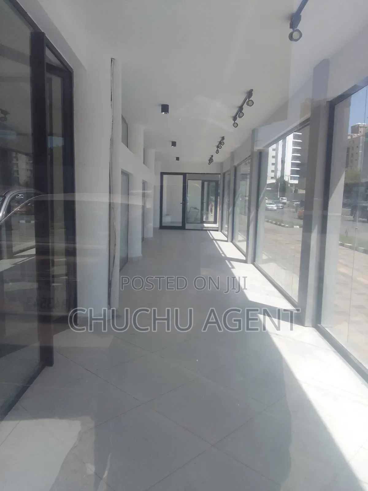 Showrooms Rent or Office