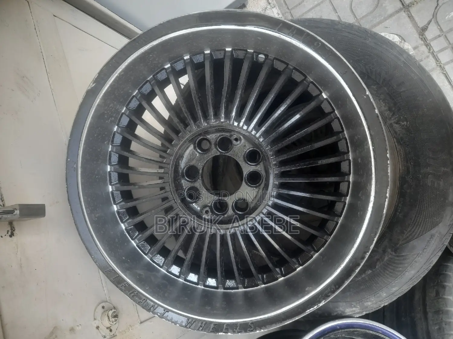 ማንኛውንም ጎማ እና ቸርኬ እንገዛለን እንሸጣለን