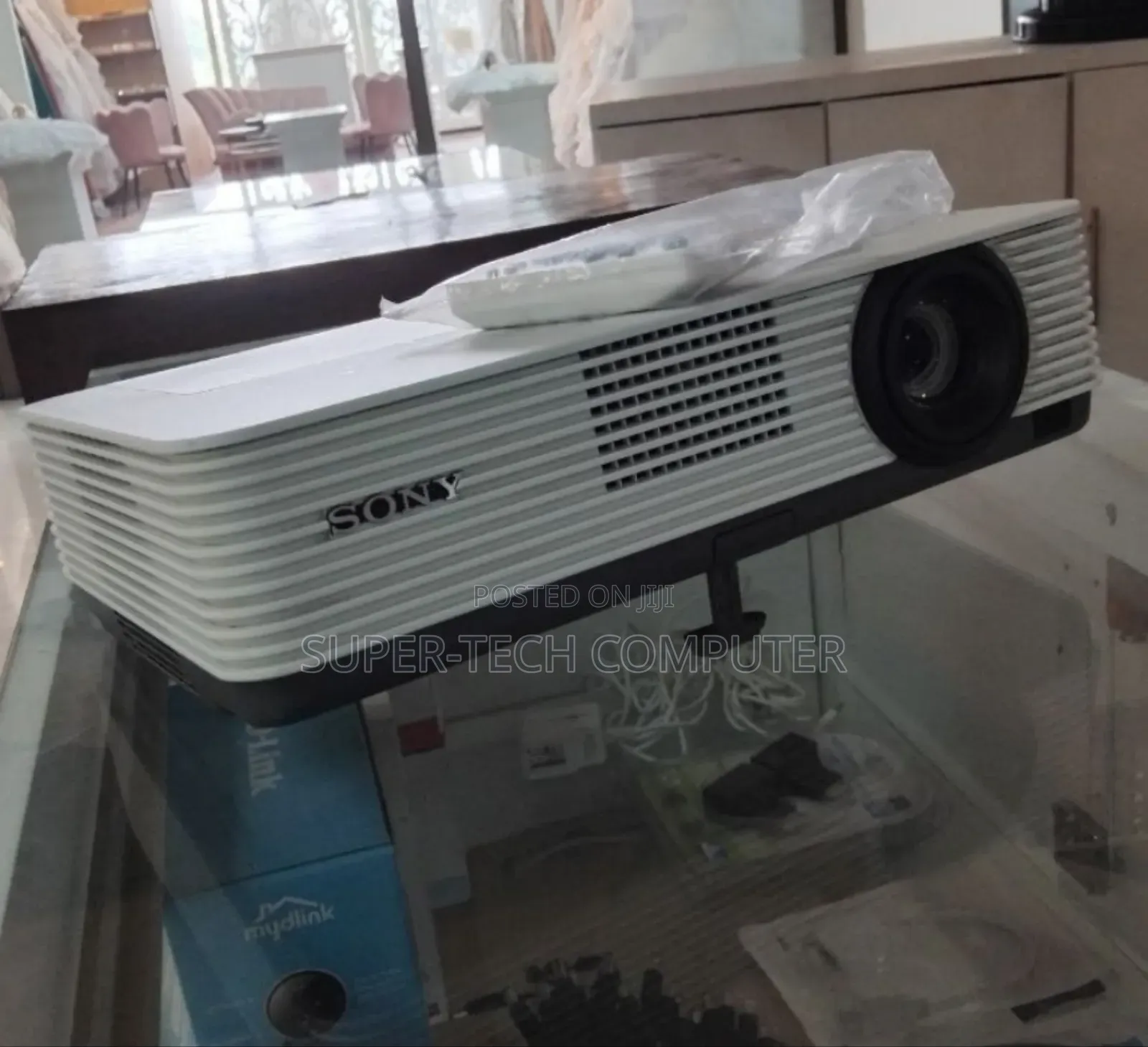 Sony Dx 220 Projector for Sell