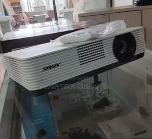 Sony Dx 220 Projector for Sell