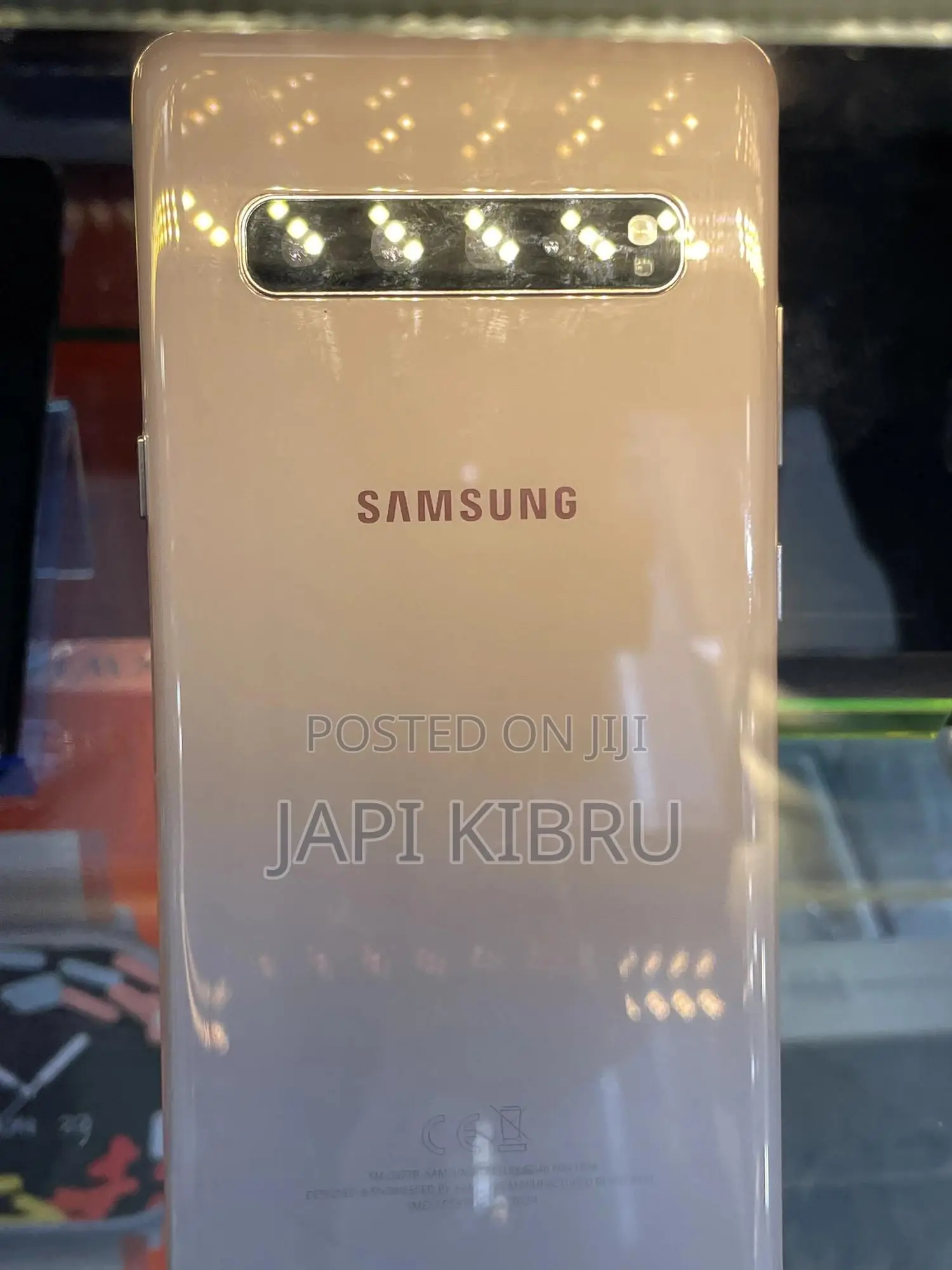 New Samsung Galaxy S10 5G 256 GB Yellow