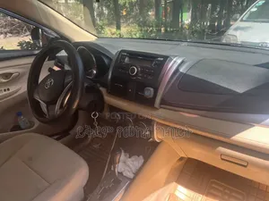 Toyota Yaris 2016 Gray