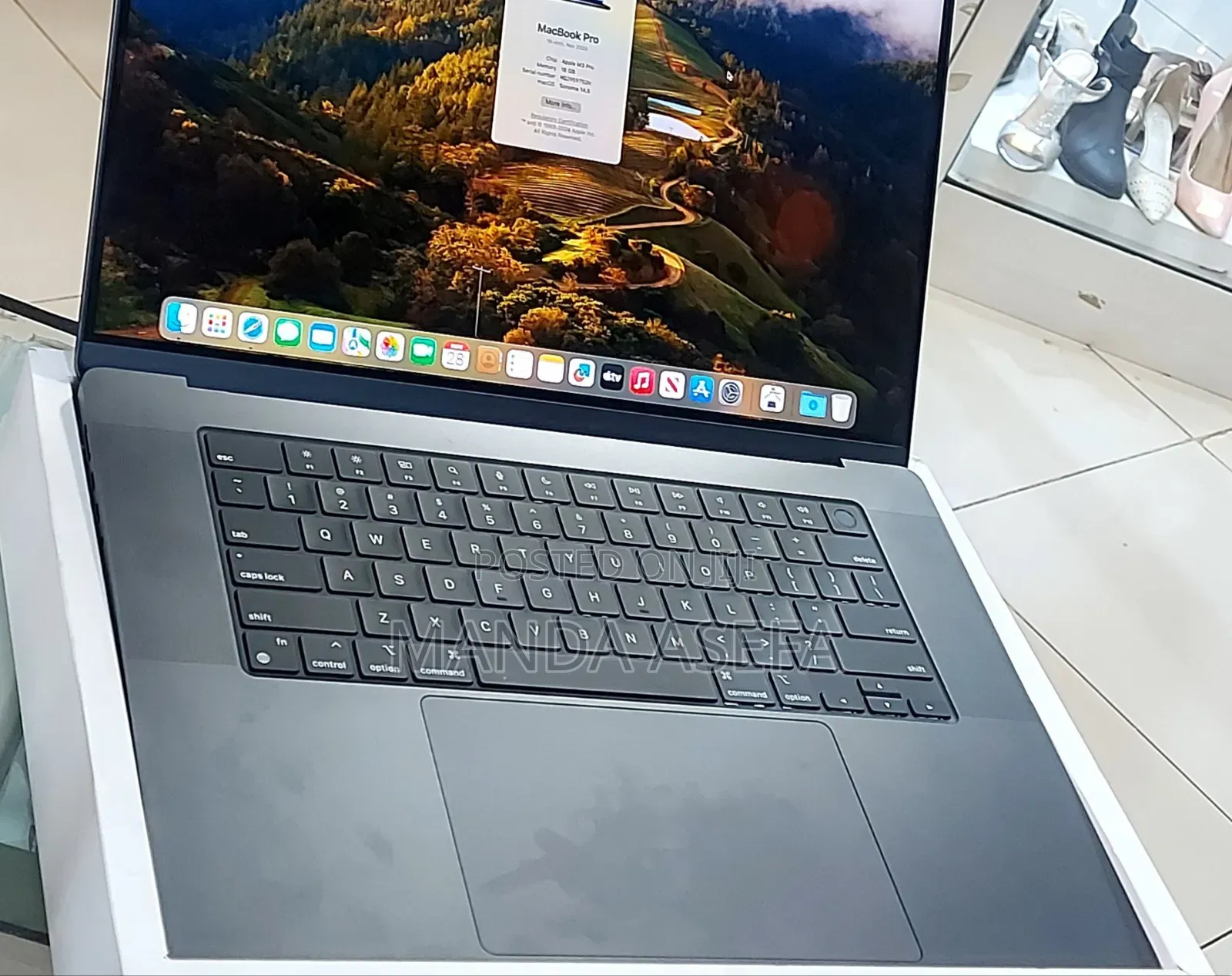 New Laptop Apple MacBook Pro 18GB Apple M3 SSD 512GB