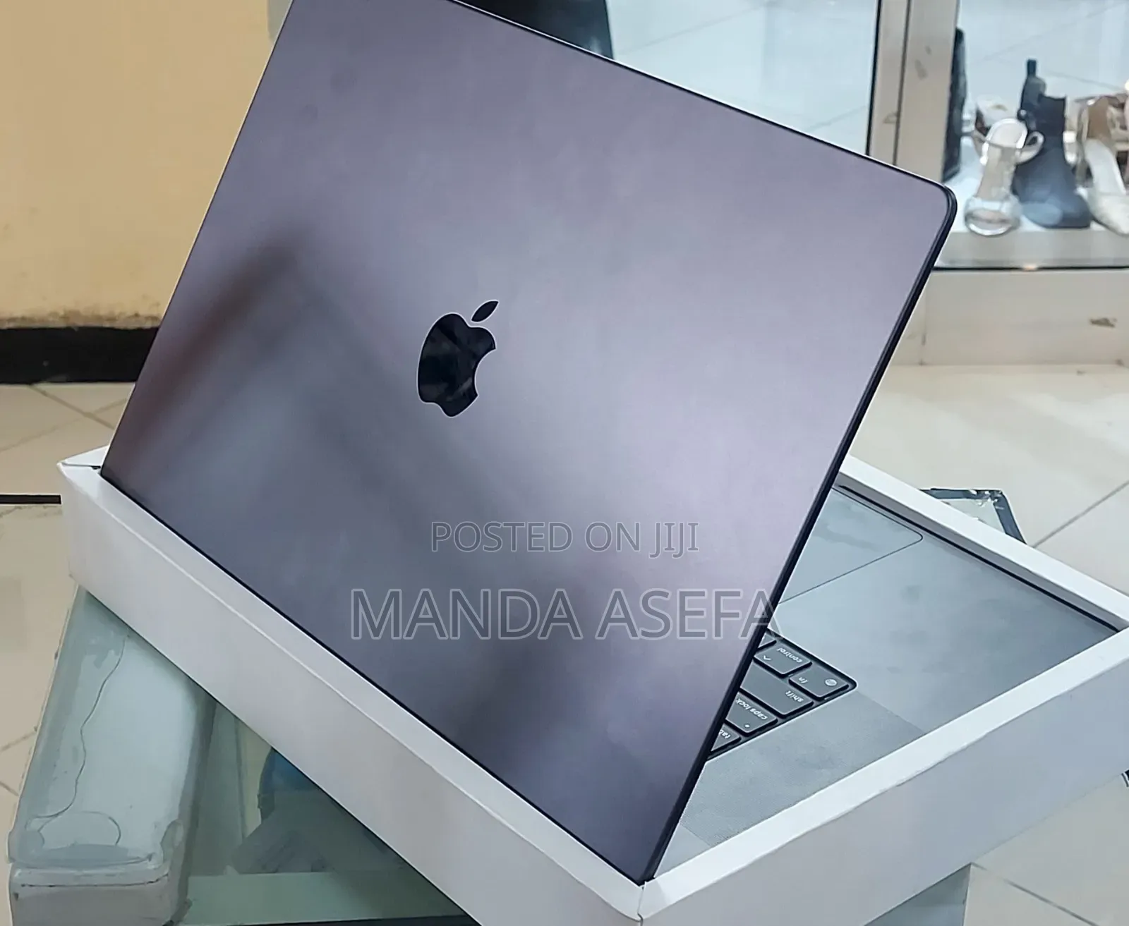 New Laptop Apple MacBook Pro 18GB Apple M3 SSD 512GB