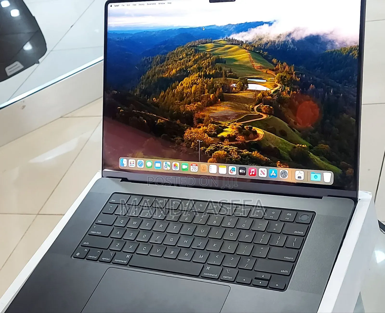 New Laptop Apple MacBook Pro 18GB Apple M3 SSD 512GB