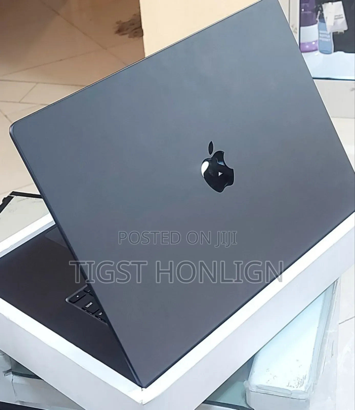 New Laptop Apple MacBook 18GB Apple M3 SSD 512GB