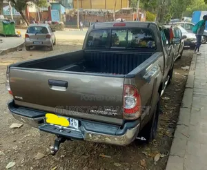 Toyota Tacoma 4dr Double Cab 2016 Gray