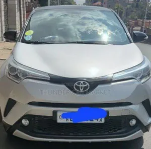 Photo - Toyota C-HR 2020 White