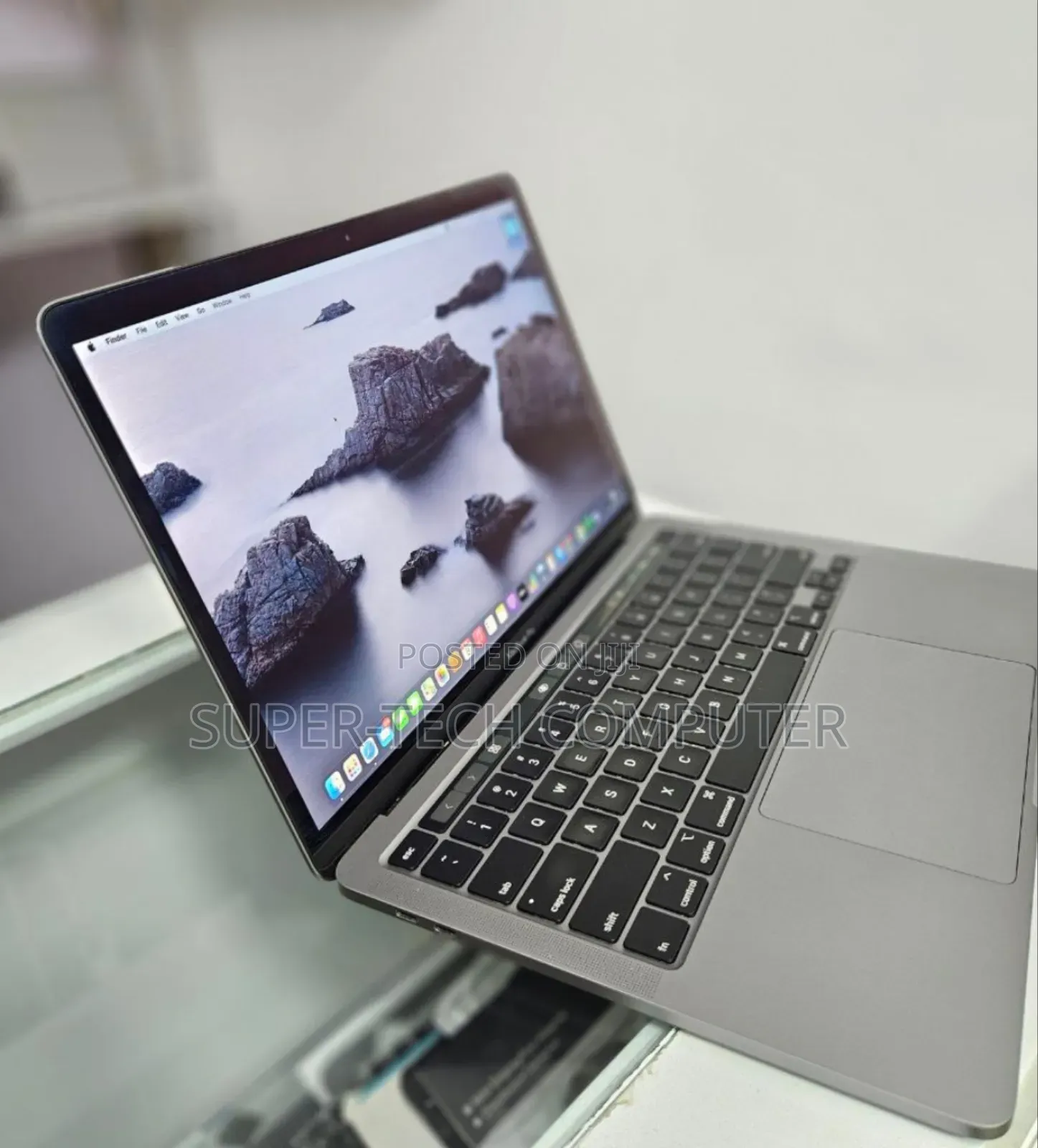New Laptop Apple MacBook Pro 2019 8GB Intel Core I5 SSD 256GB