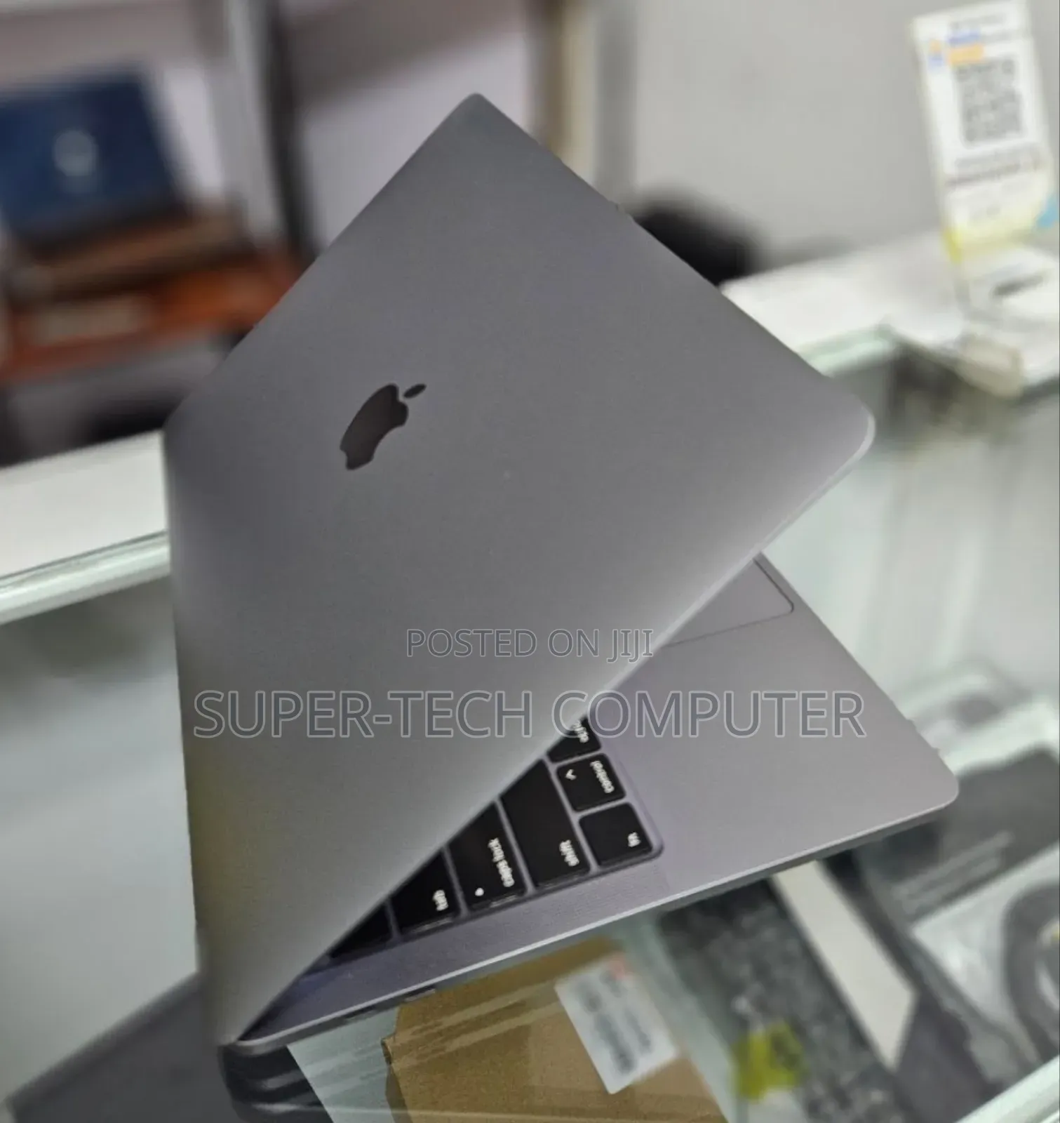 New Laptop Apple MacBook Pro 2019 8GB Intel Core I5 SSD 256GB