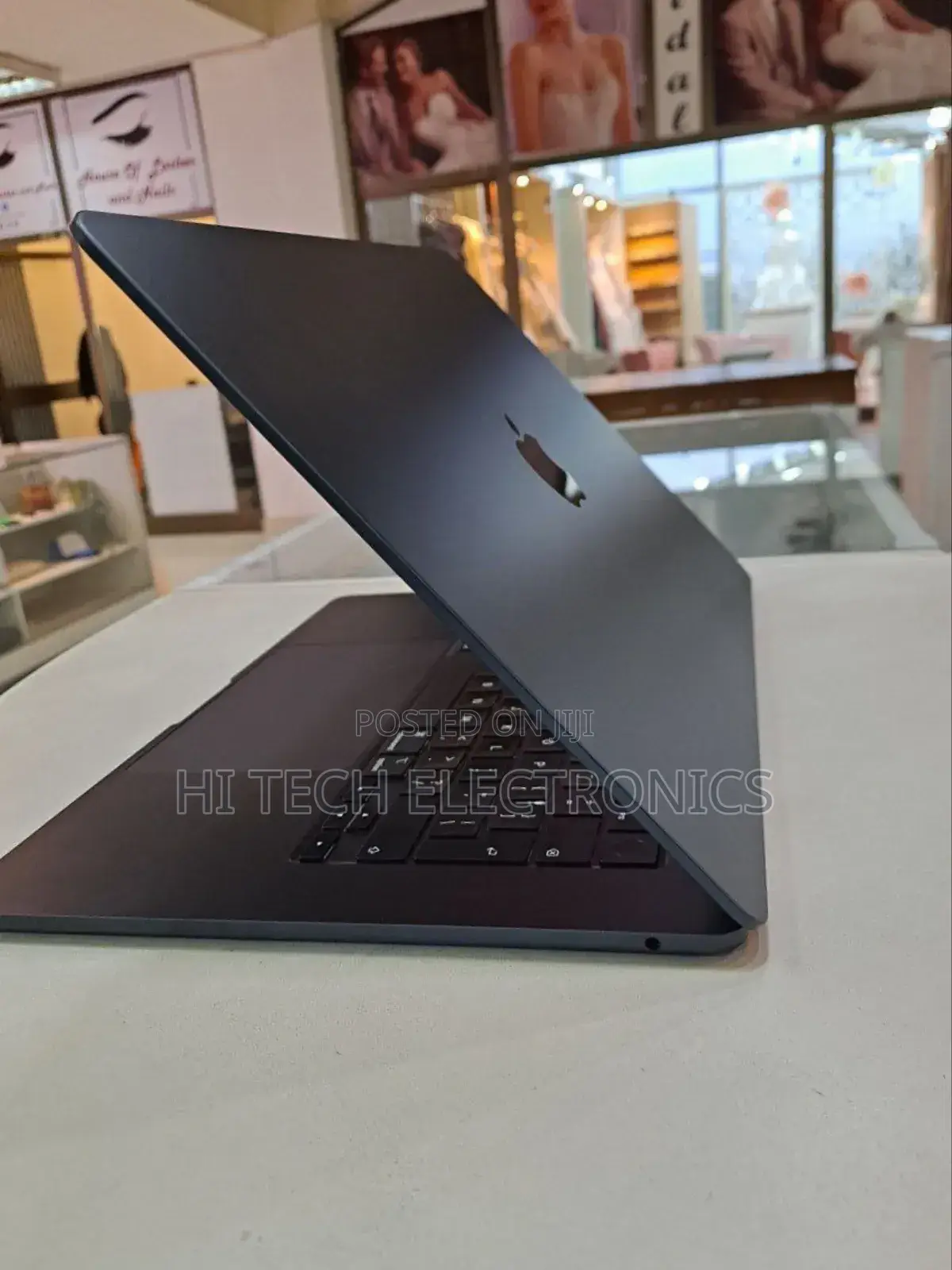 New Laptop Apple MacBook Air 2022 M2 8GB Apple M2 SSD 512GB