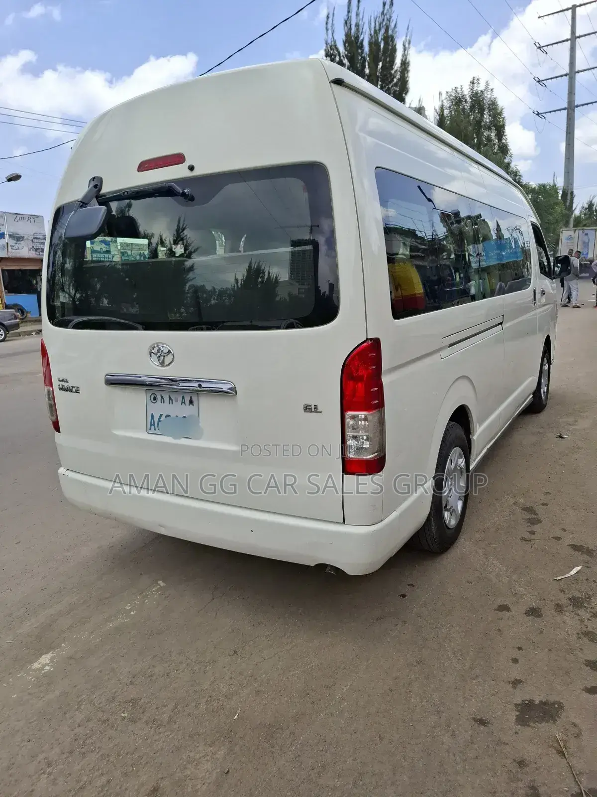 Toyota HiAce 2016 White