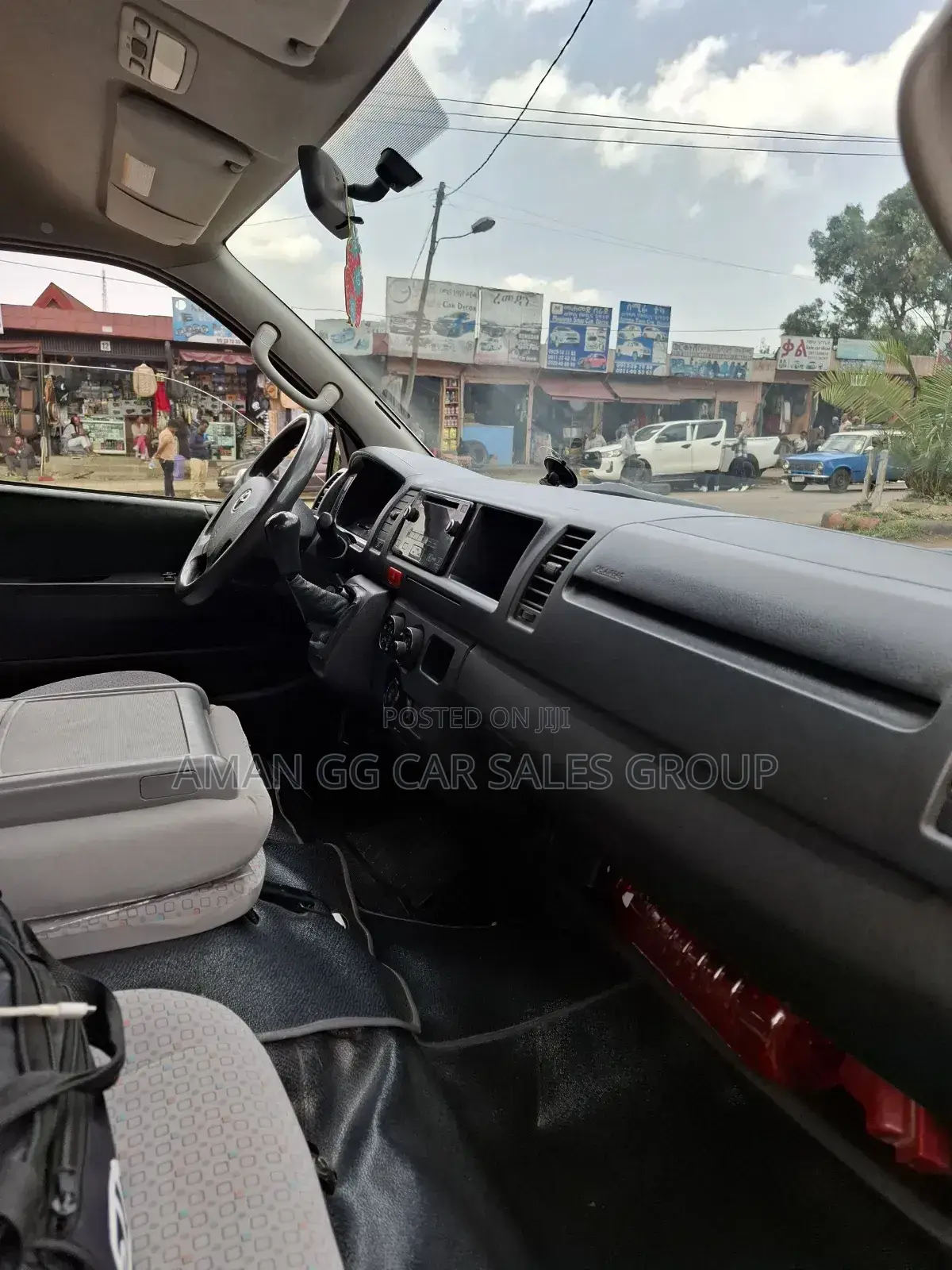 Toyota HiAce 2016 White