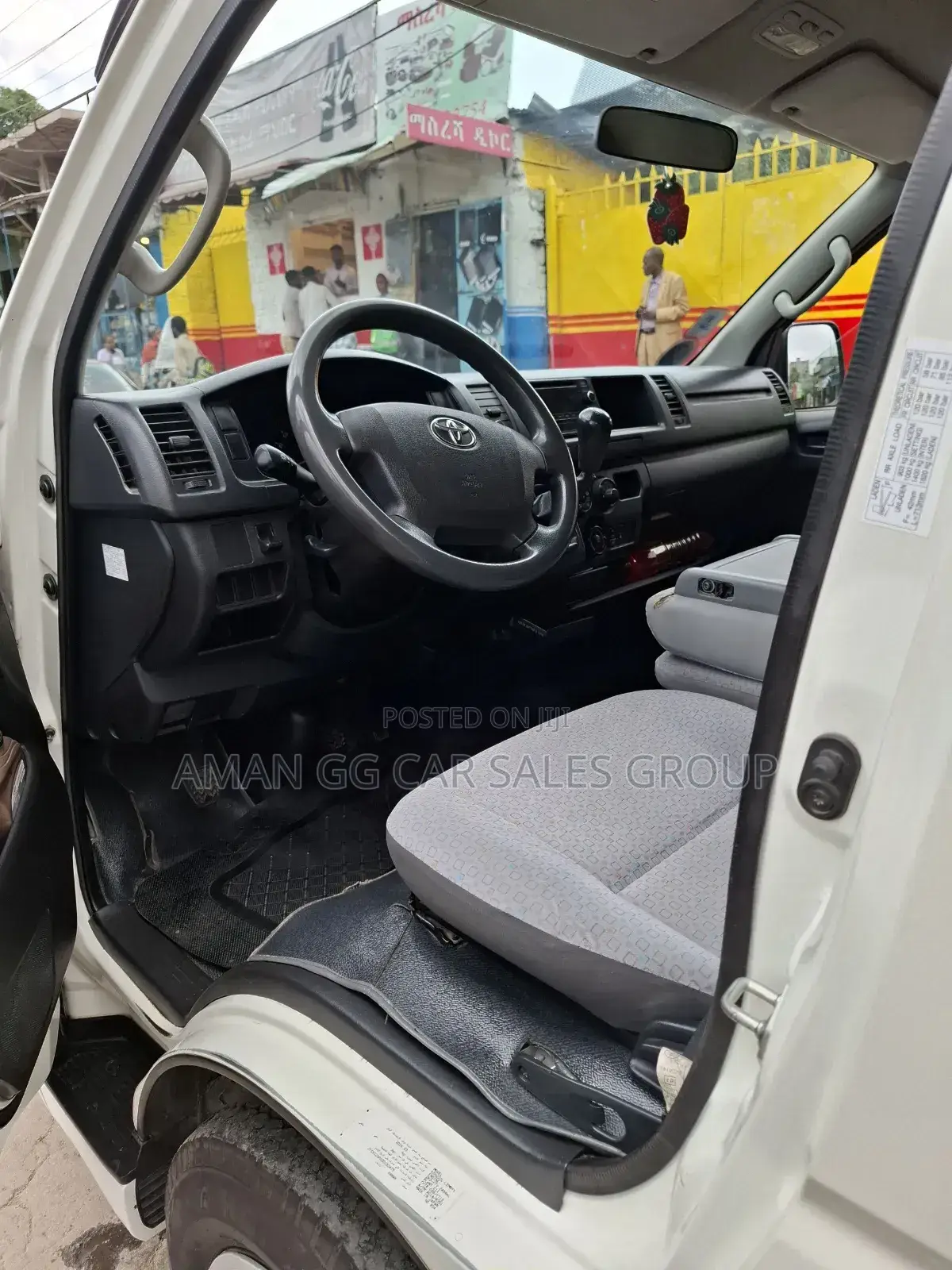 Toyota HiAce 2016 White