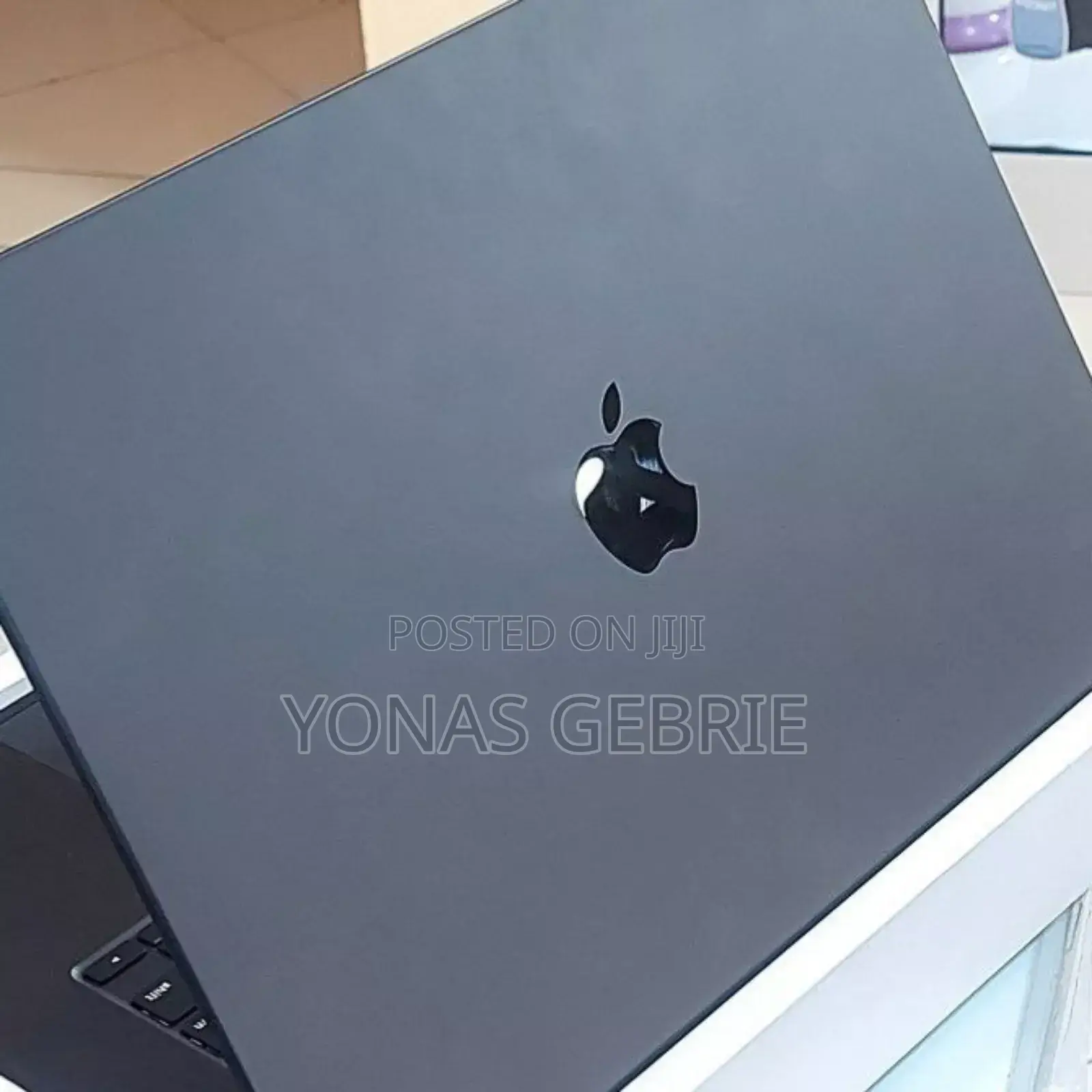 New Laptop Apple MacBook 18GB Apple M3 Pro SSD 512GB