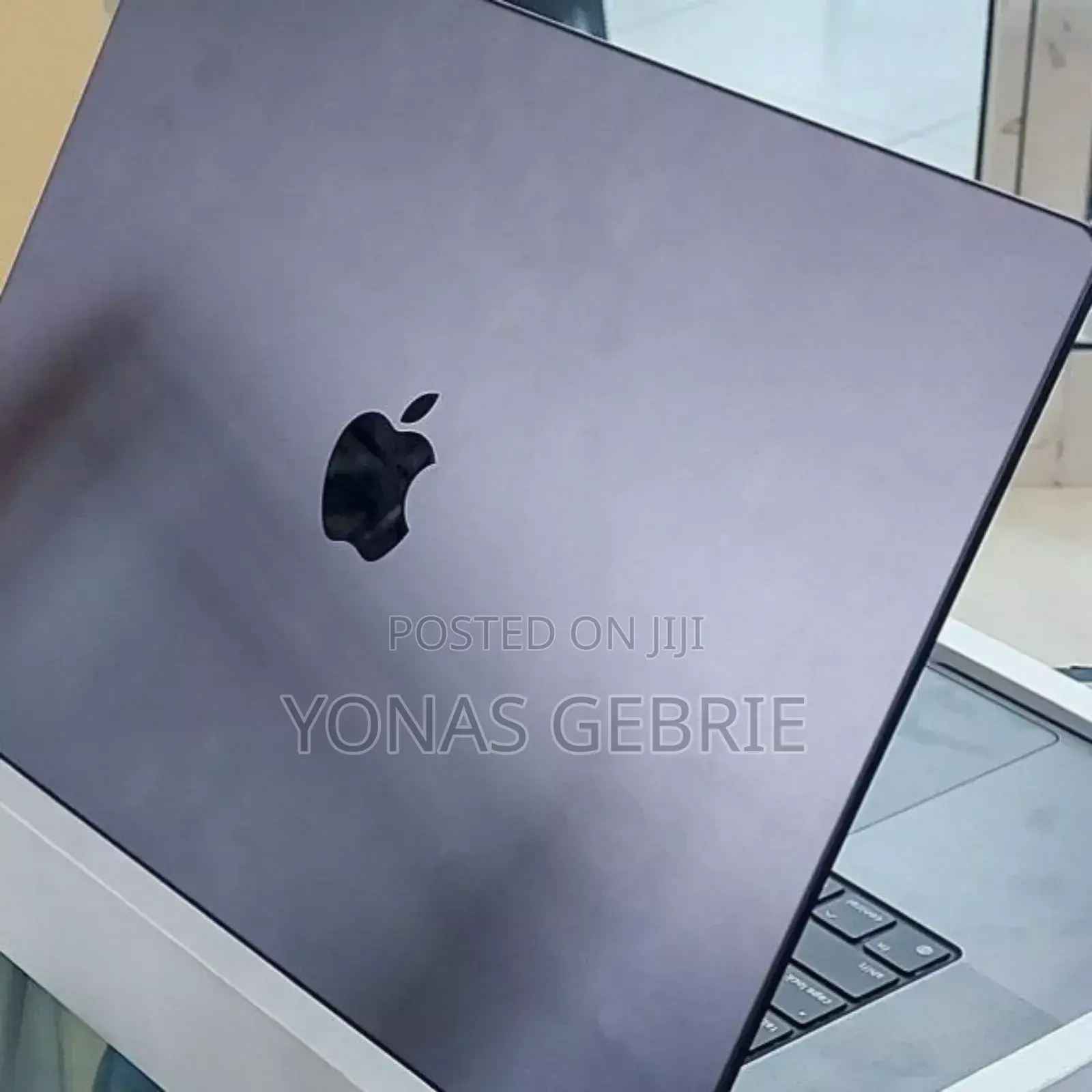 New Laptop Apple MacBook 18GB Apple M3 Pro SSD 512GB