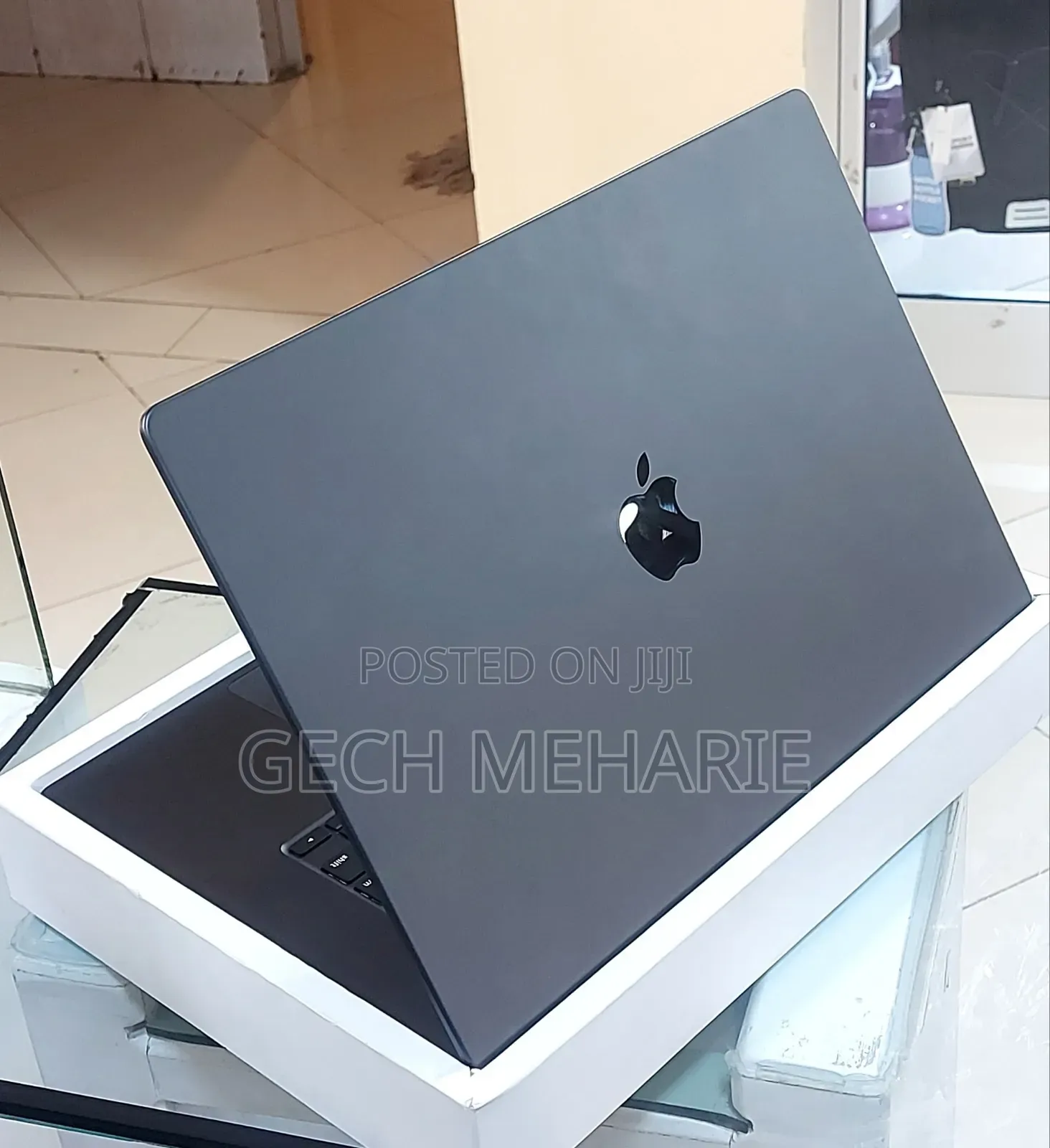 New Laptop Apple MacBook Pro 18GB Apple M3 Pro SSD 512GB