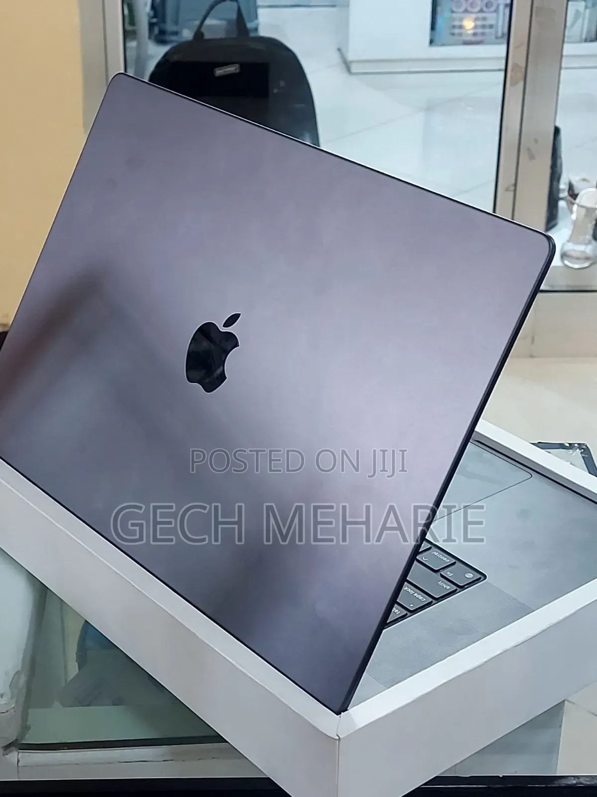 New Laptop Apple MacBook Pro 18GB Apple M3 Pro SSD 512GB