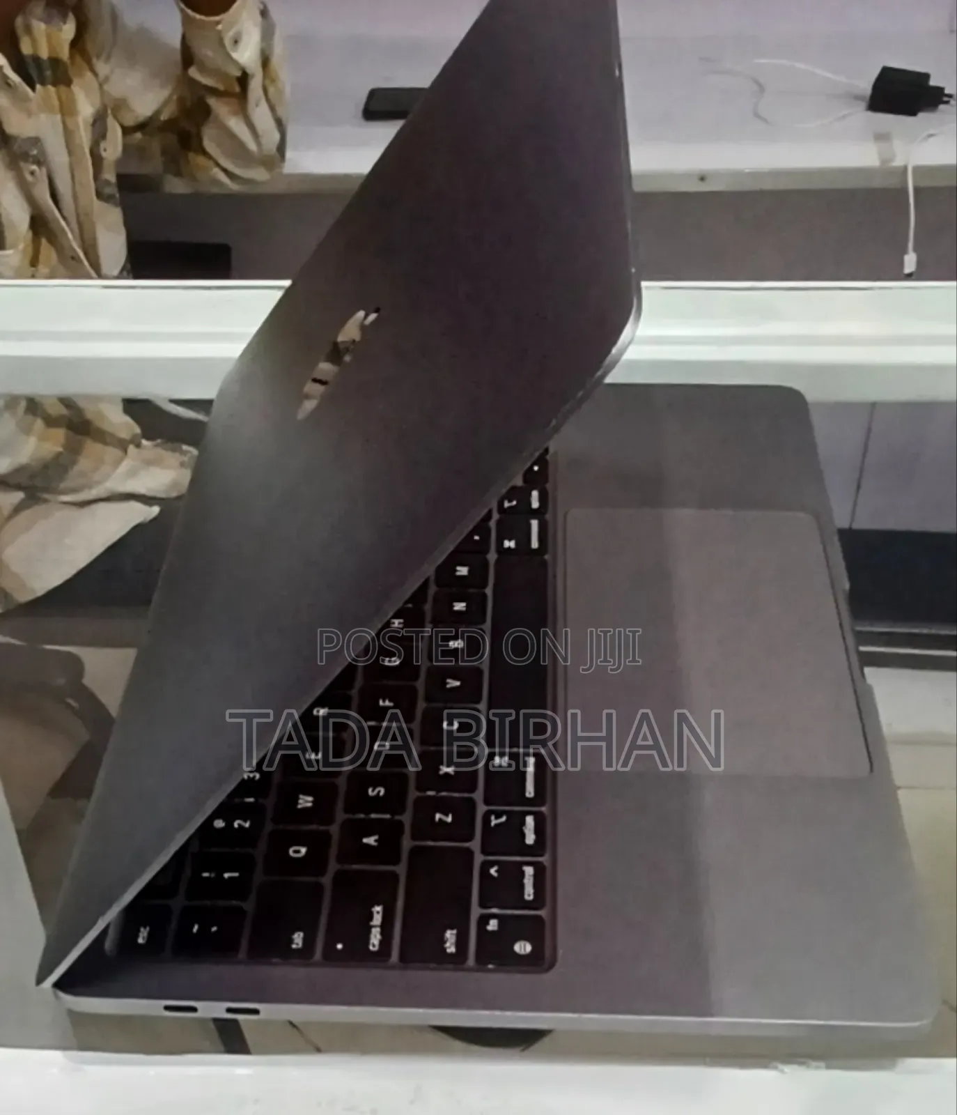 New Laptop Apple MacBook Pro M1 8GB Apple M1 Pro SSD 256GB