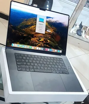 New Laptop Apple MacBook Pro 2023 M3 Pro 16-Inch 18GB Intel SSD 512GB
