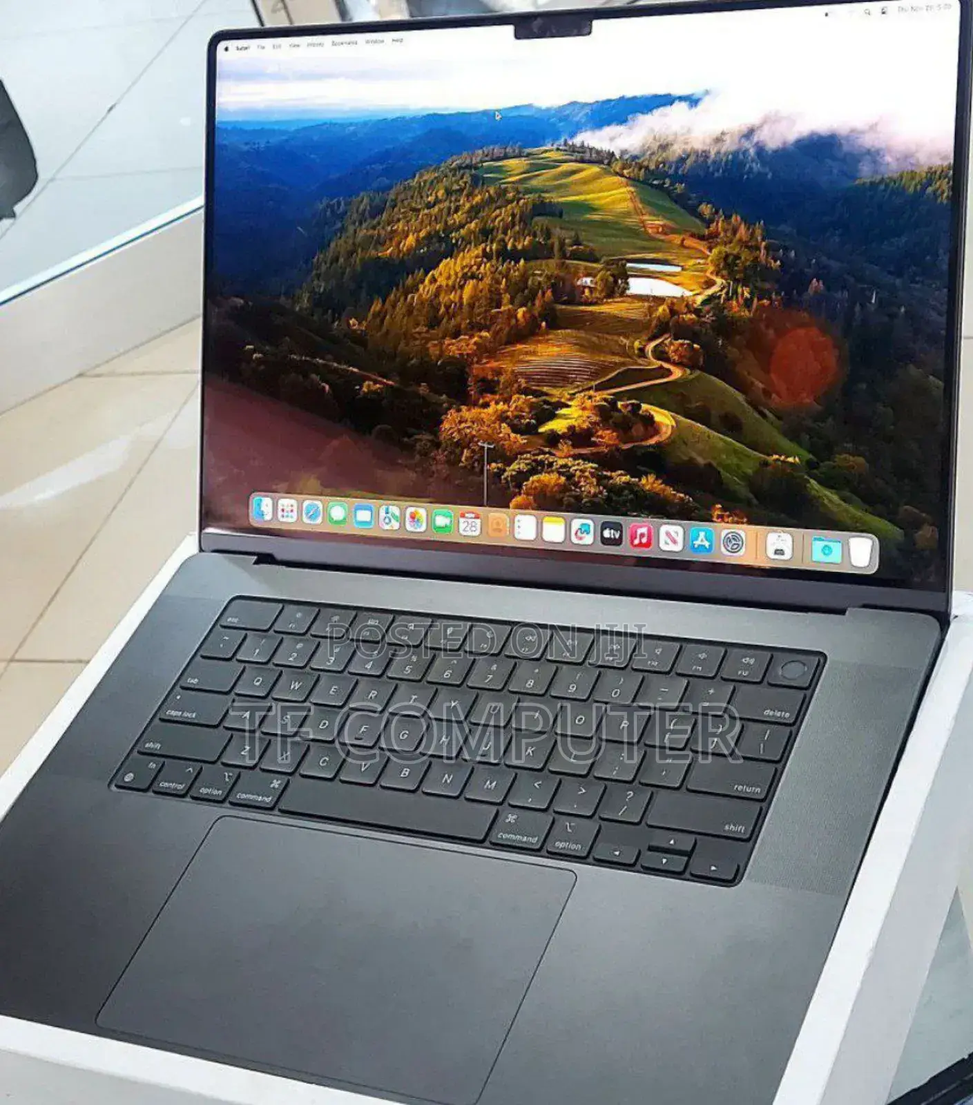 New Laptop Apple MacBook Pro 2023 M3 Max 16-Inch 18GB SSD 512GB