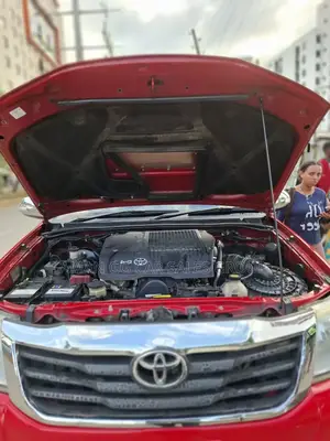 Toyota Hilux 2013 Red