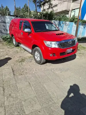 Photo - Toyota Hilux 2013 Red