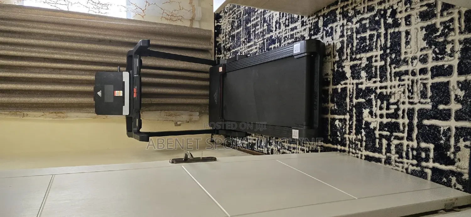 ዘመናዊ የመሮጫ ማሽን Adidas T19