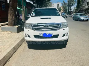 Photo - Toyota Hilux 2013 White