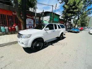 Toyota Hilux 2013 White