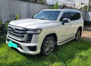 Photo - Toyota Land Cruiser 2023 White