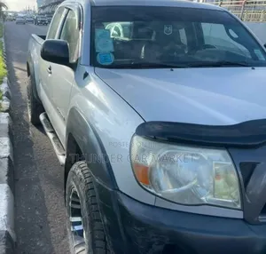 Toyota Tacoma 2010 Silver