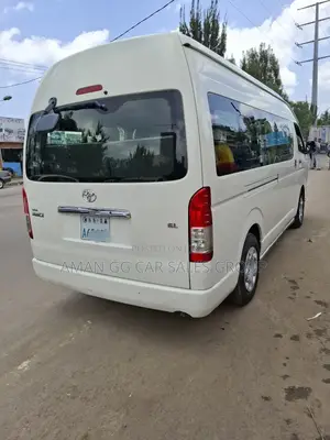 Toyota HiAce 2016 White