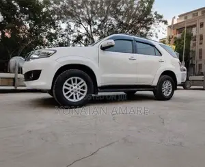 Photo - Toyota Fortuner 2012 White