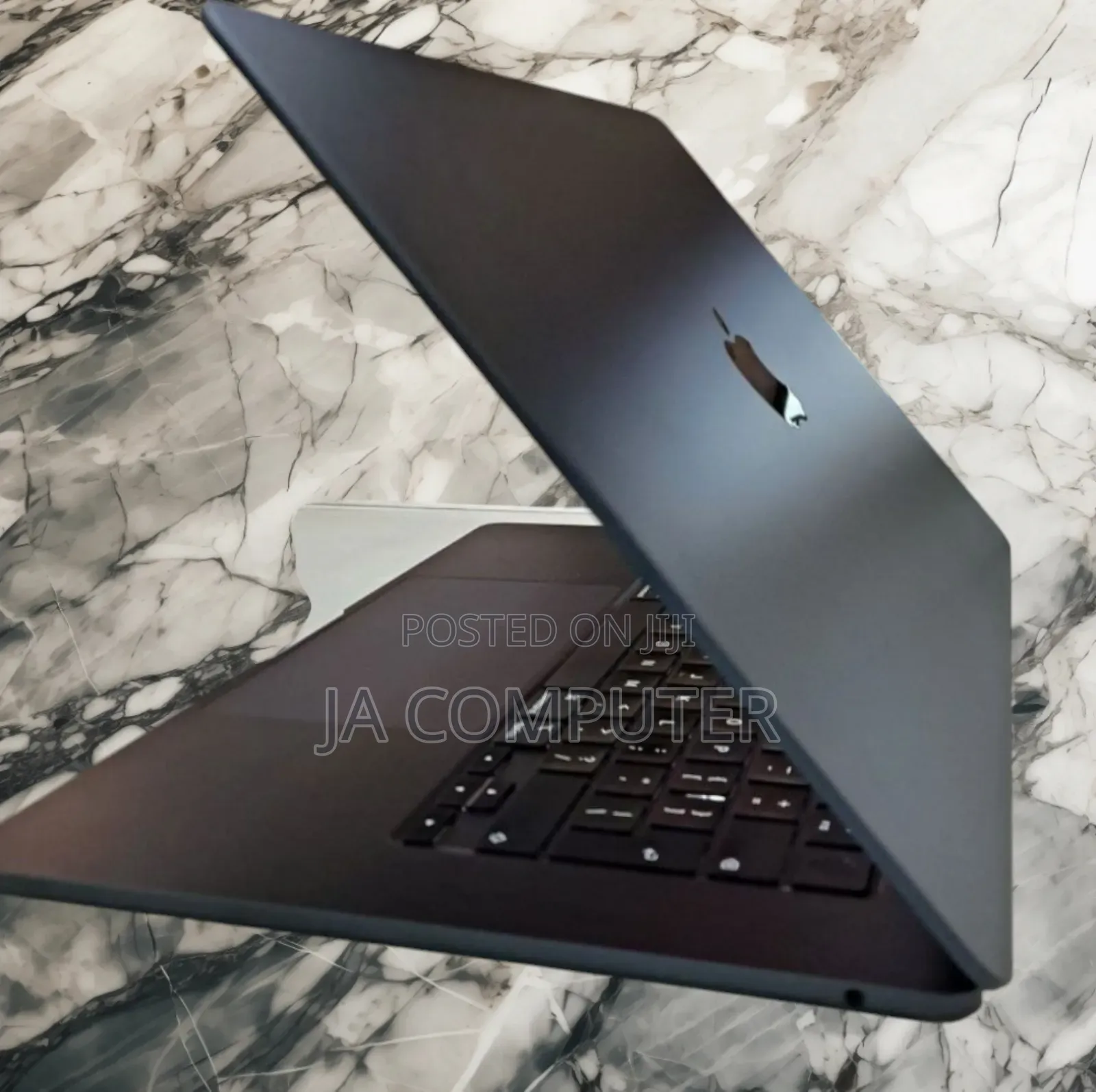 New Laptop Apple MacBook Air 2022 M2 8GB Apple M2 SSD 512GB