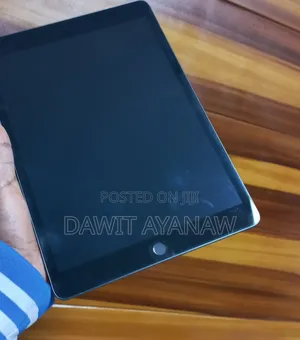 Photo - New Apple iPad (2022) 64 GB Silver