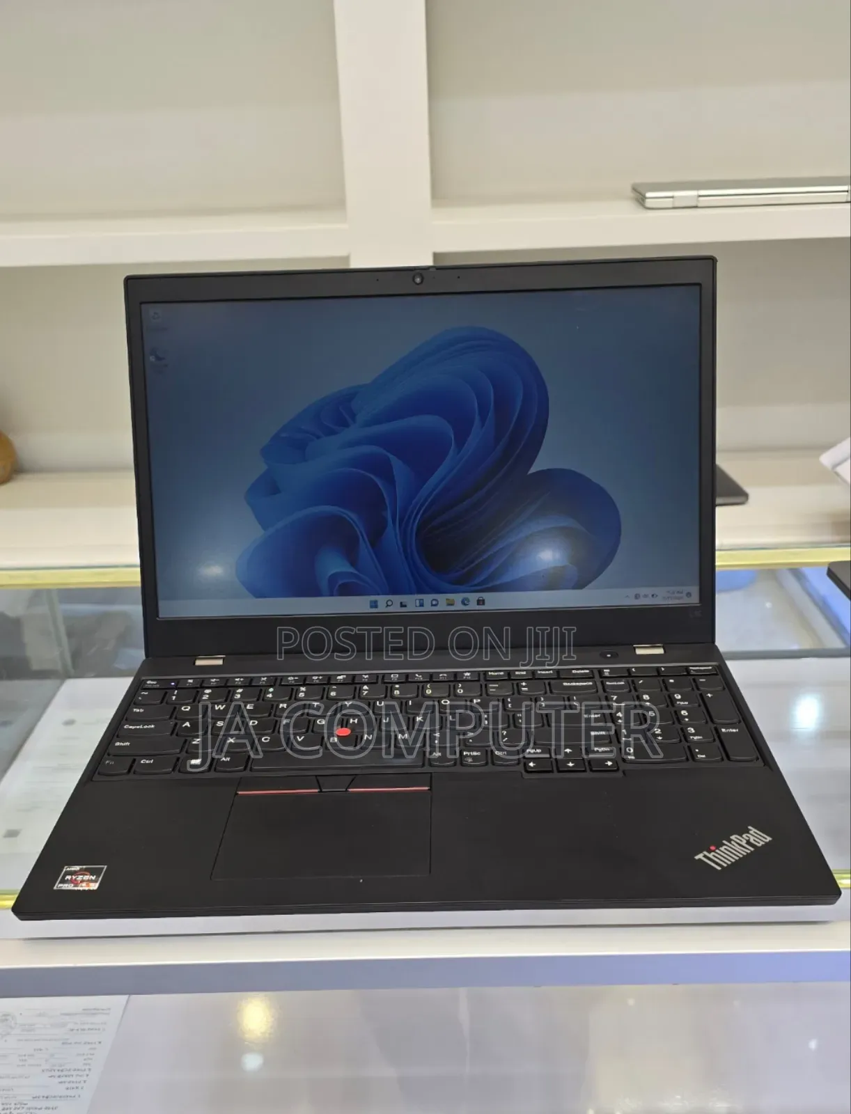 New Laptop Lenovo ThinkPad Yoga 8GB AMD Ryzen 5 SSD 256GB