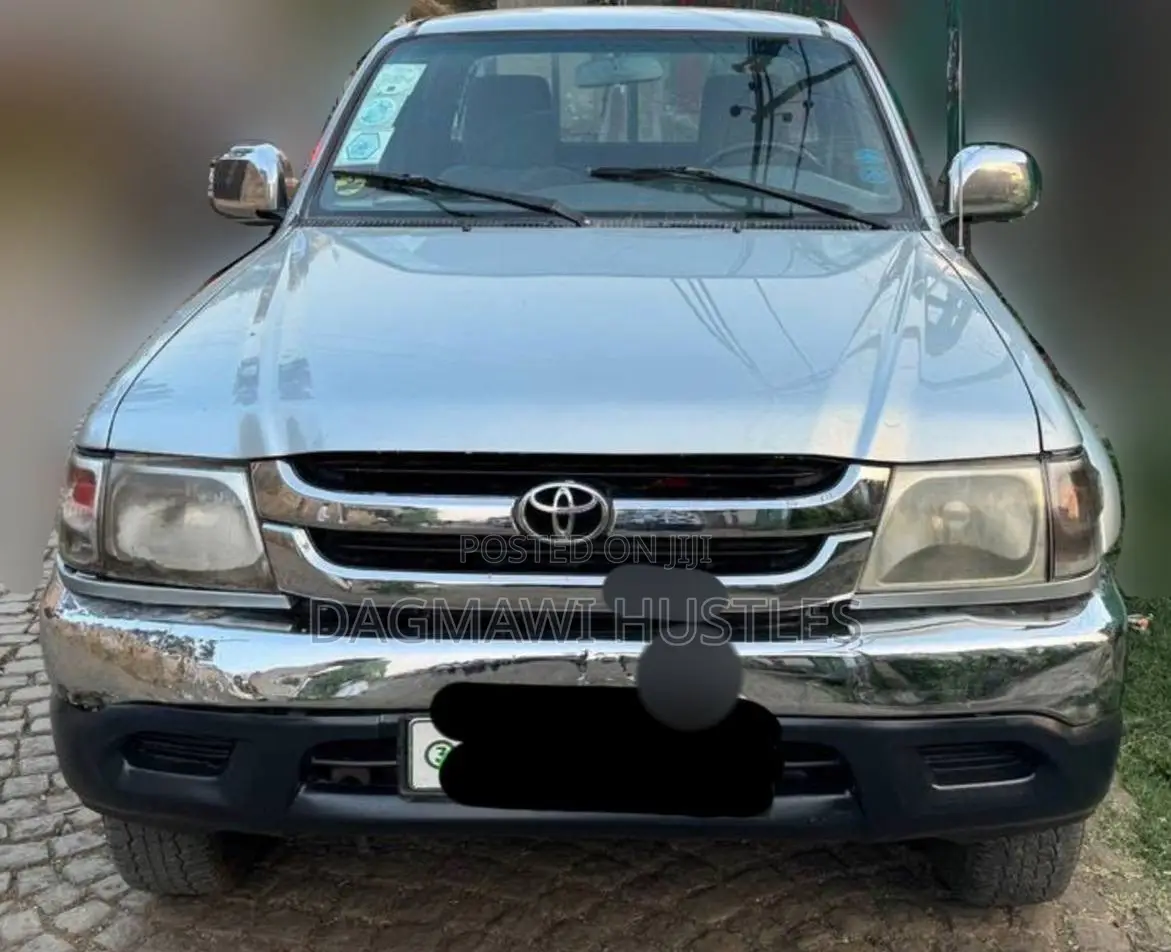 Toyota Hilux 2004 Silver