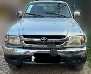 Toyota Hilux 2004 Silver