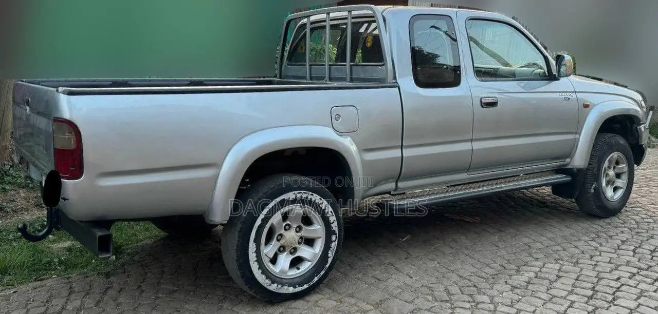 Toyota Hilux 2004 Silver