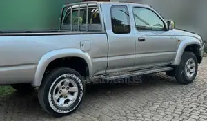 Toyota Hilux 2004 Silver