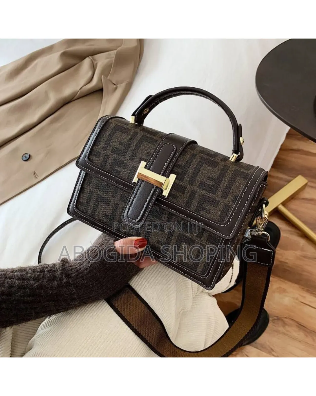 Glamorous Handbag for Fashion-Forward Women