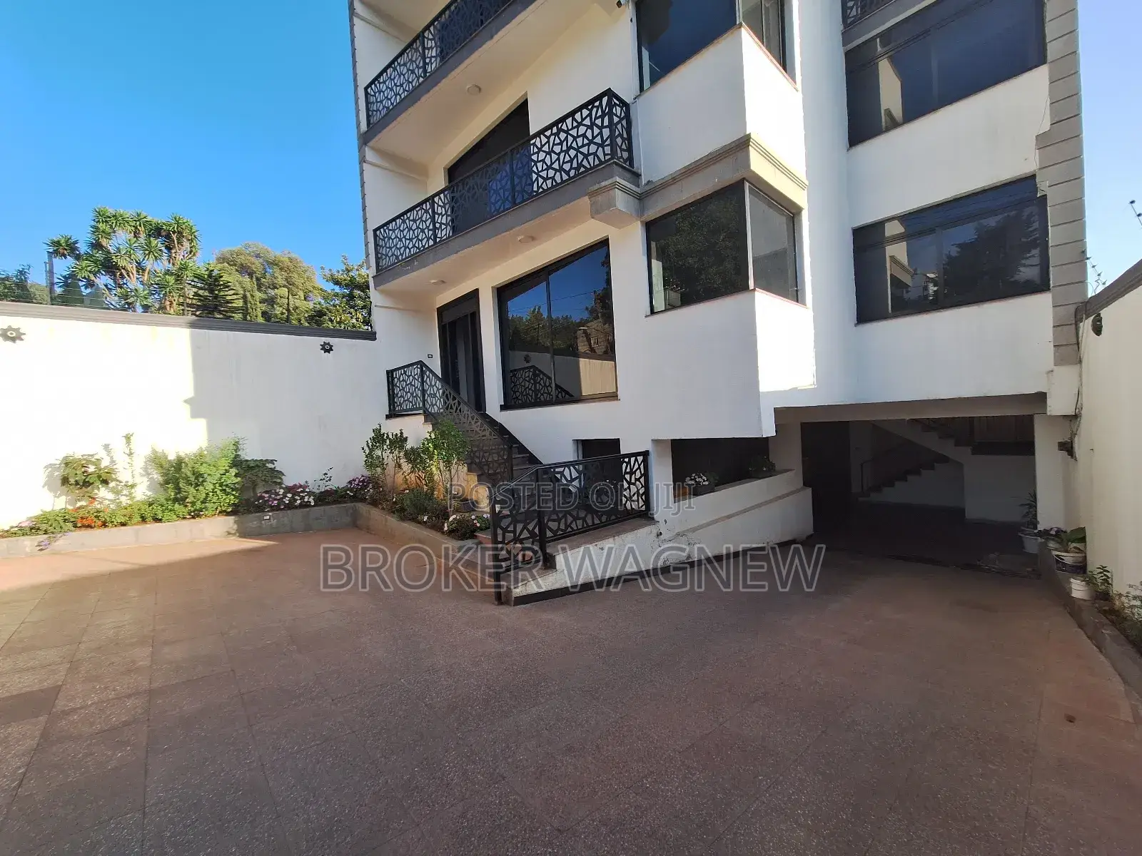 3bdrm Apartment in Yeka for rent