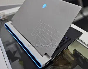 New Laptop Alienware M17x R2 16GB Intel Core I7 SSD 1T